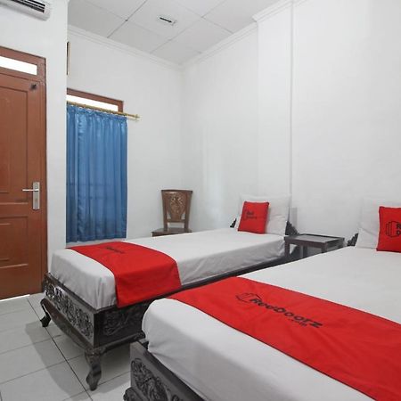 Reddoorz Plus @ Taman Siswa 3 Yogyakarta Extérieur photo