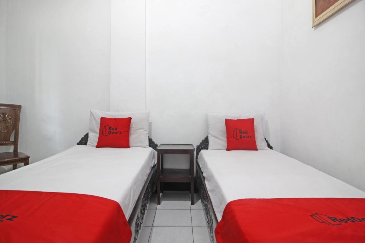 Reddoorz Plus @ Taman Siswa 3 Yogyakarta Extérieur photo