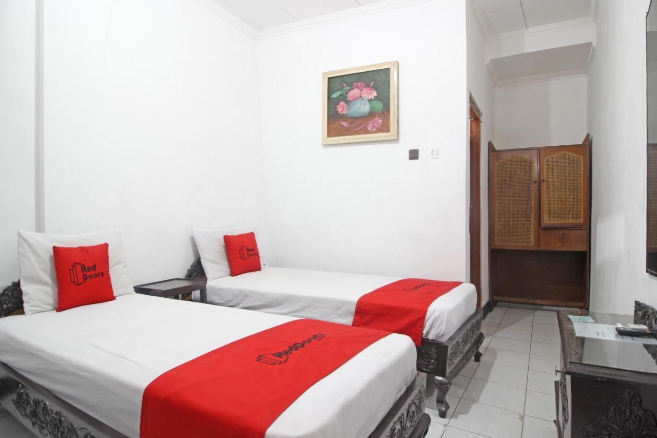 Reddoorz Plus @ Taman Siswa 3 Yogyakarta Extérieur photo